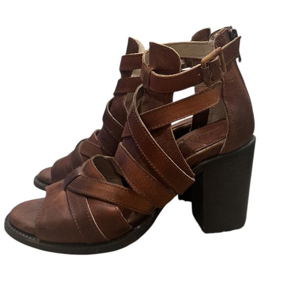 Freebird By Steven Claw Heel in Brown Distressed - Picture 6 of 10